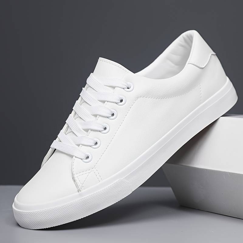 Weiße Sneaker – Schlichte Eleganz und Vielseitigkeit