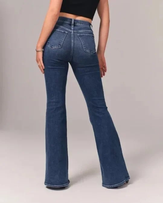 High-Waist Schlagjeans mit Retro-Flair und zeitlosem Schnitt