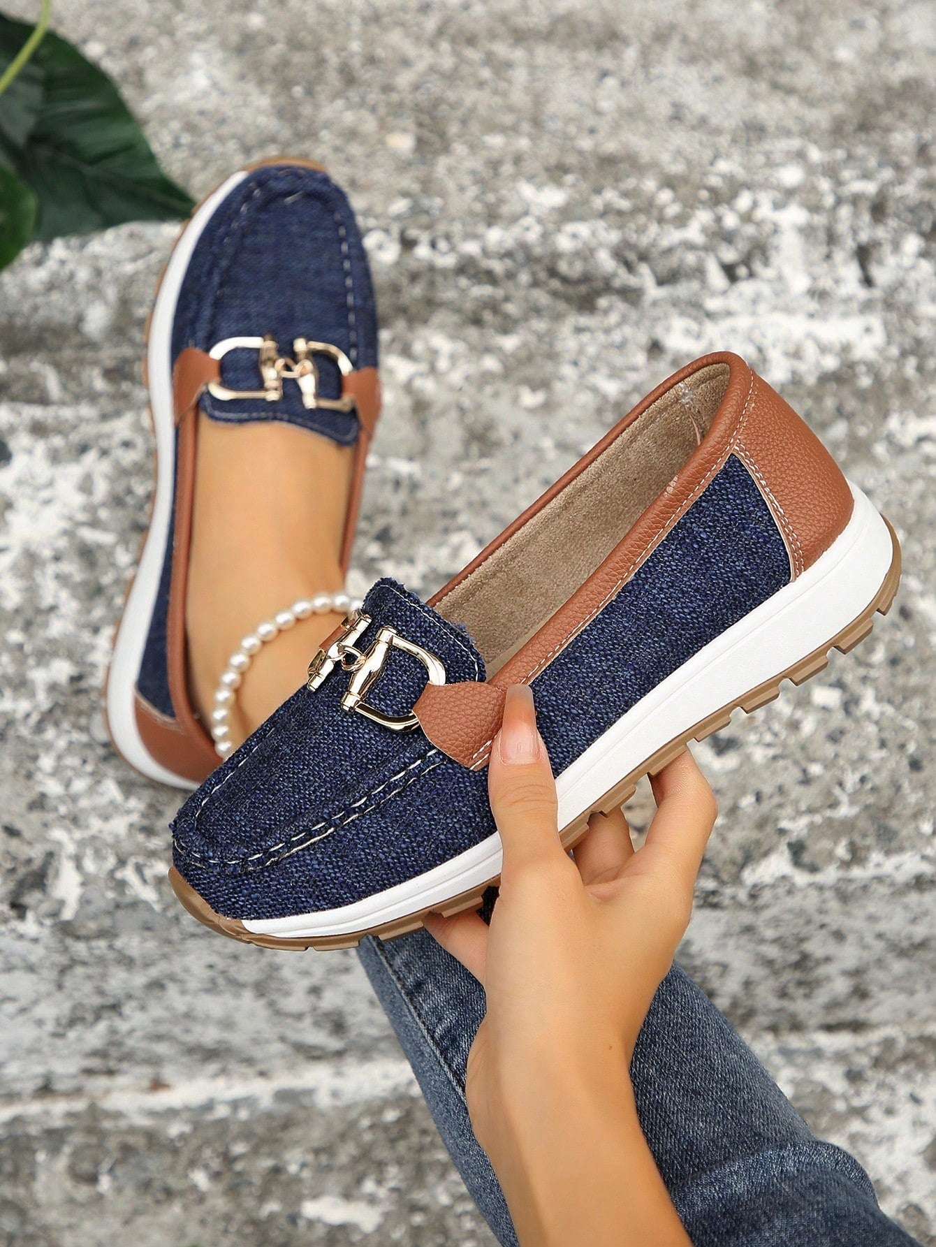 Bequeme Damen-Loafers mit elegantem Metallakzent