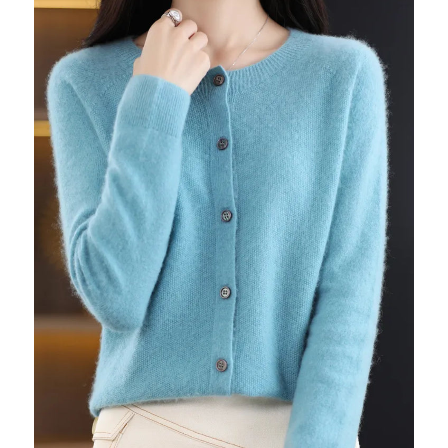 Luxuriöse Damen Strickjacke aus 100% Merinowolle mit O-Ausschnitt und Cashmere Touch
