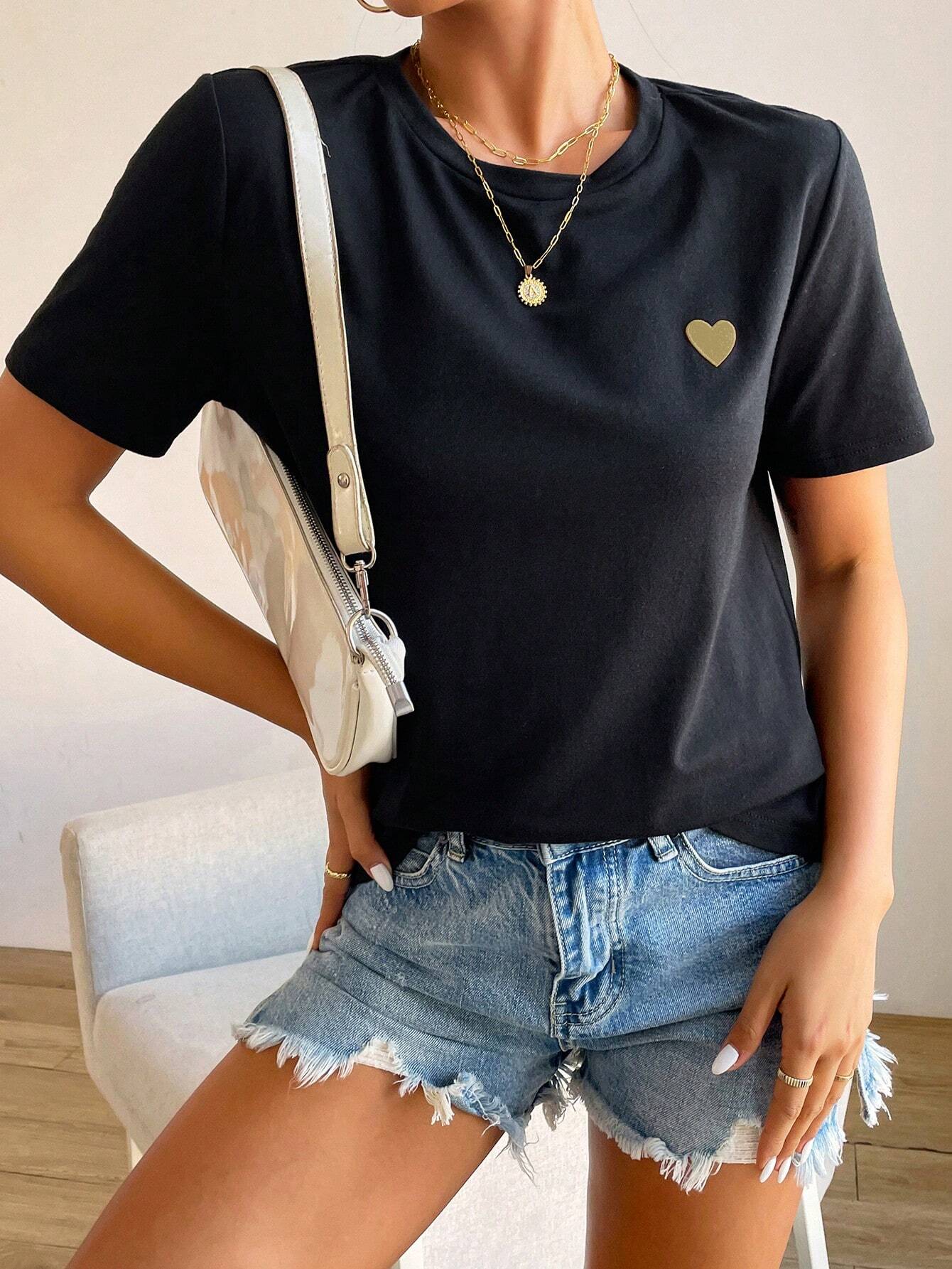 Basic Damen T-Shirt mit Herz-Detail – Minimalistisch, Casual & Kombinationsstark