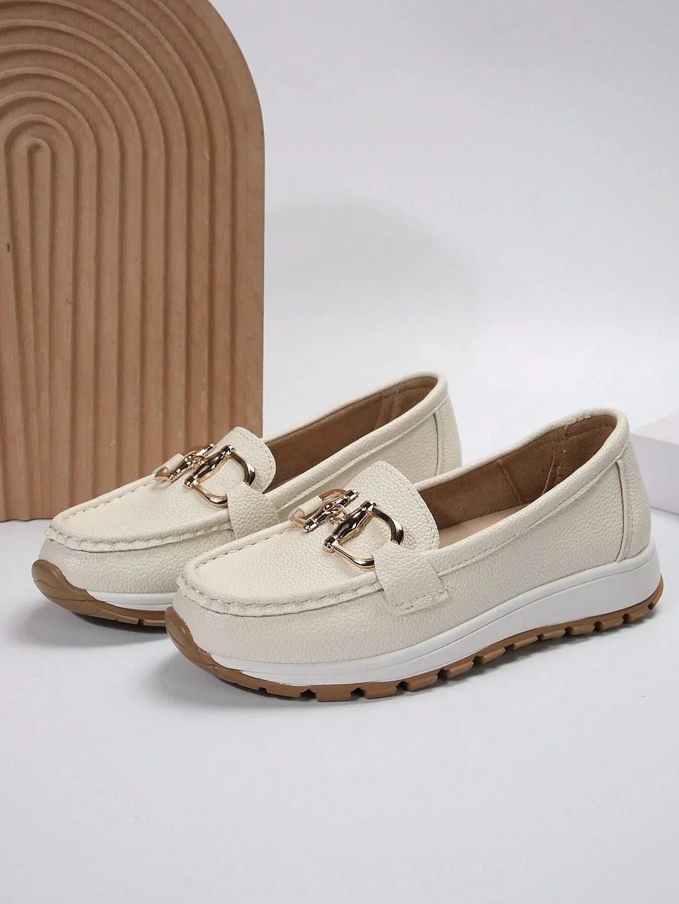 Bequeme Damen-Loafers mit elegantem Metallakzent