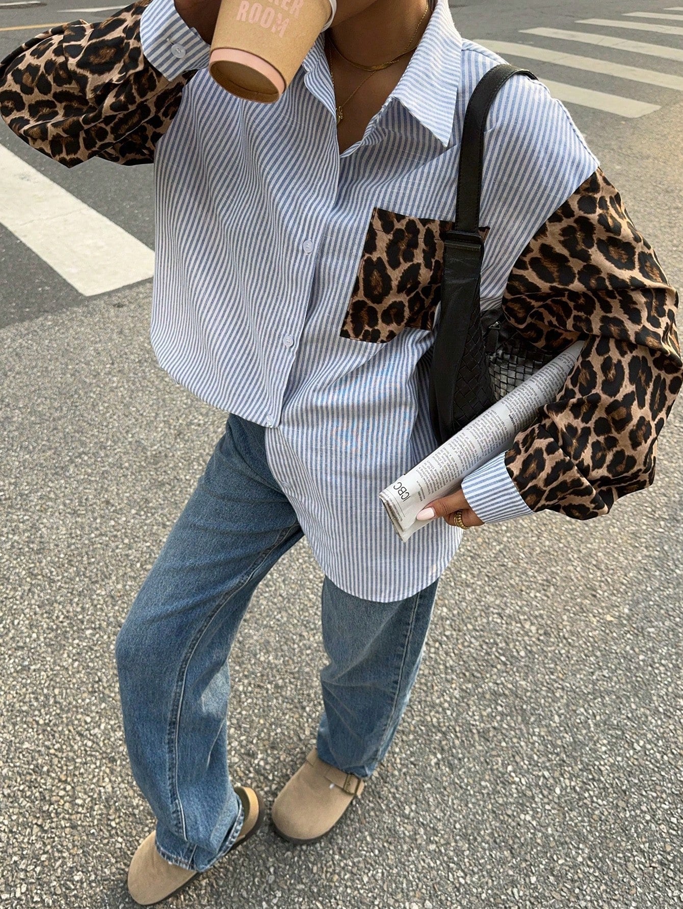 Gestreifte Damenbluse mit Leo-Details – Auffällig, Lässig & Streetstyle-ready