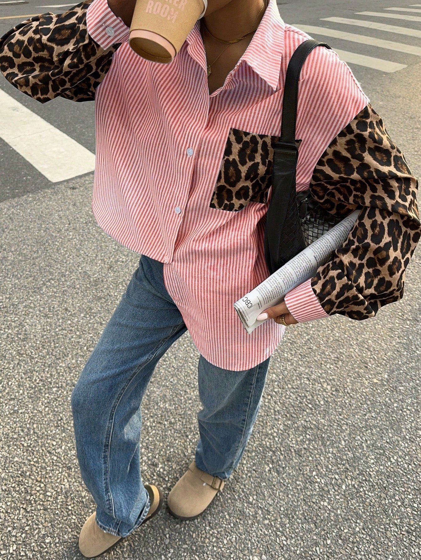 Gestreifte Damenbluse mit Leo-Details – Auffällig, Lässig & Streetstyle-ready