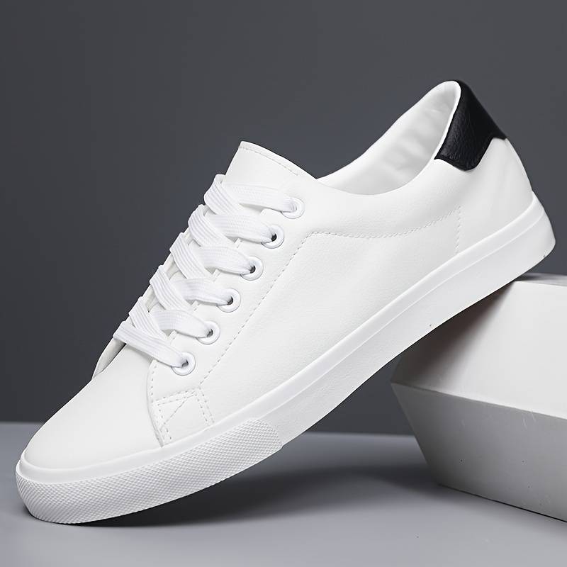 Weiße Sneaker – Schlichte Eleganz und Vielseitigkeit