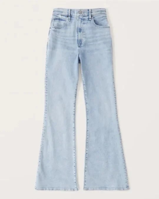 High-Waist Schlagjeans mit Retro-Flair und zeitlosem Schnitt