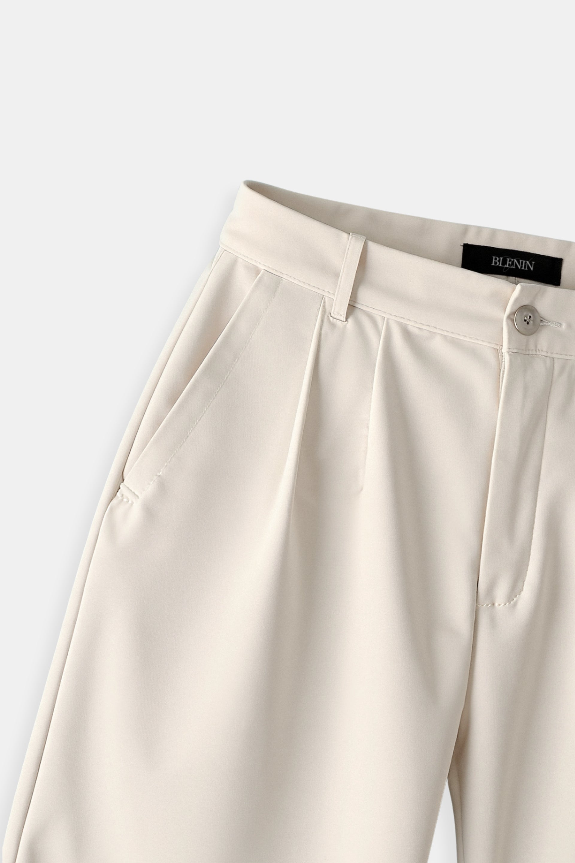 Zeitlose Damenhose mit Bundfalten und umgeschlagenem Saum