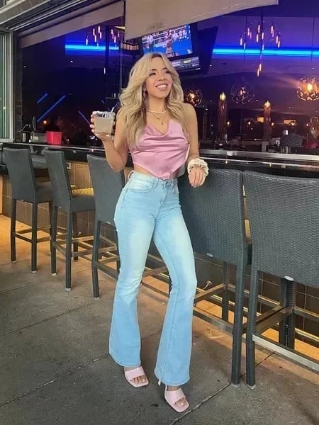 High-Waist Schlagjeans mit Retro-Flair und zeitlosem Schnitt