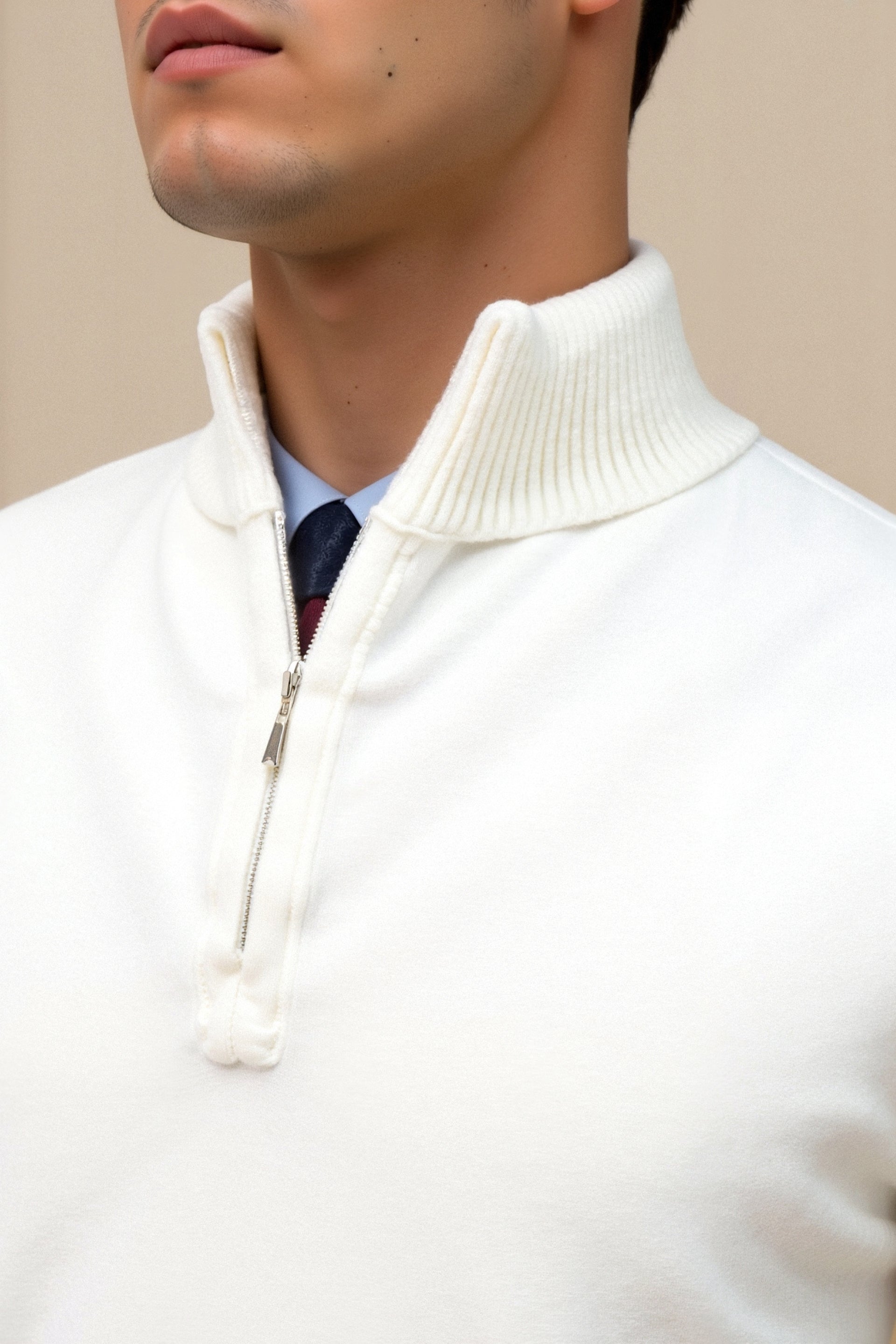 Minimalistischer Sweatshirt mit Reißverschlusskragen