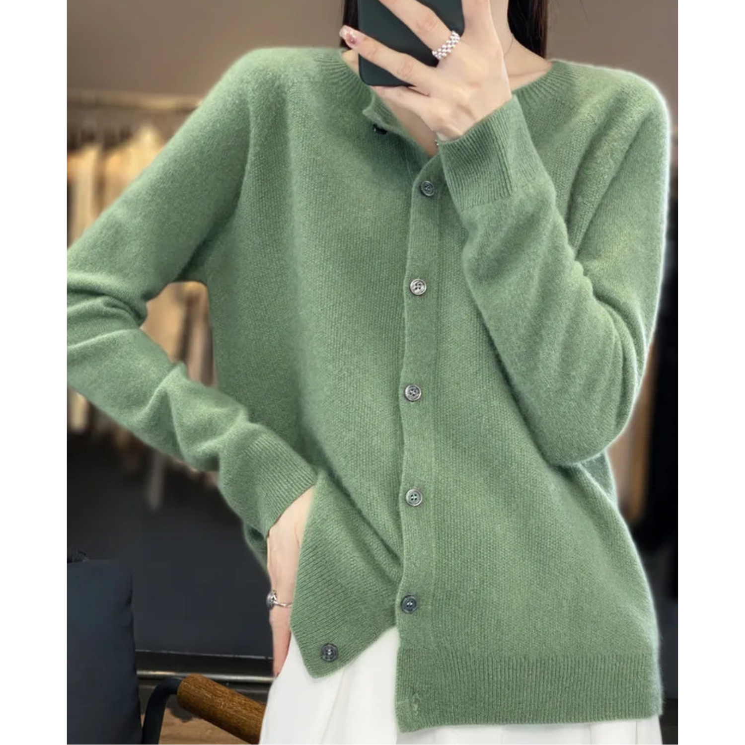 Luxuriöse Damen Strickjacke aus 100% Merinowolle mit O-Ausschnitt und Cashmere Touch