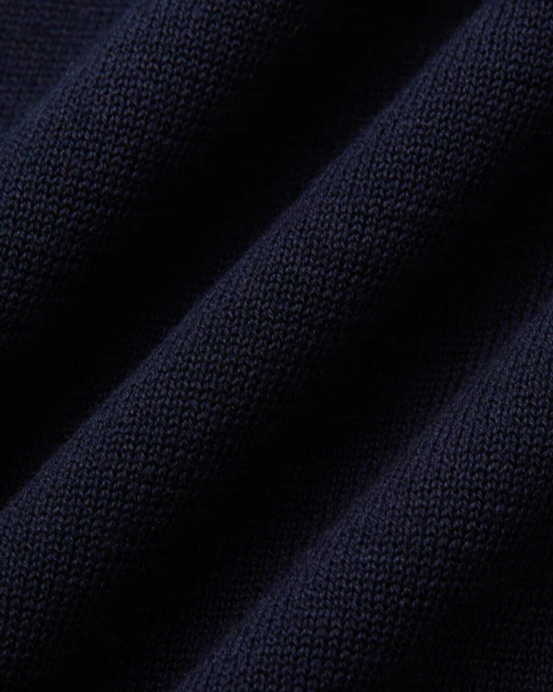 Herren-Strickpoloshirt im minimalistischen Design – Offener Kragen
