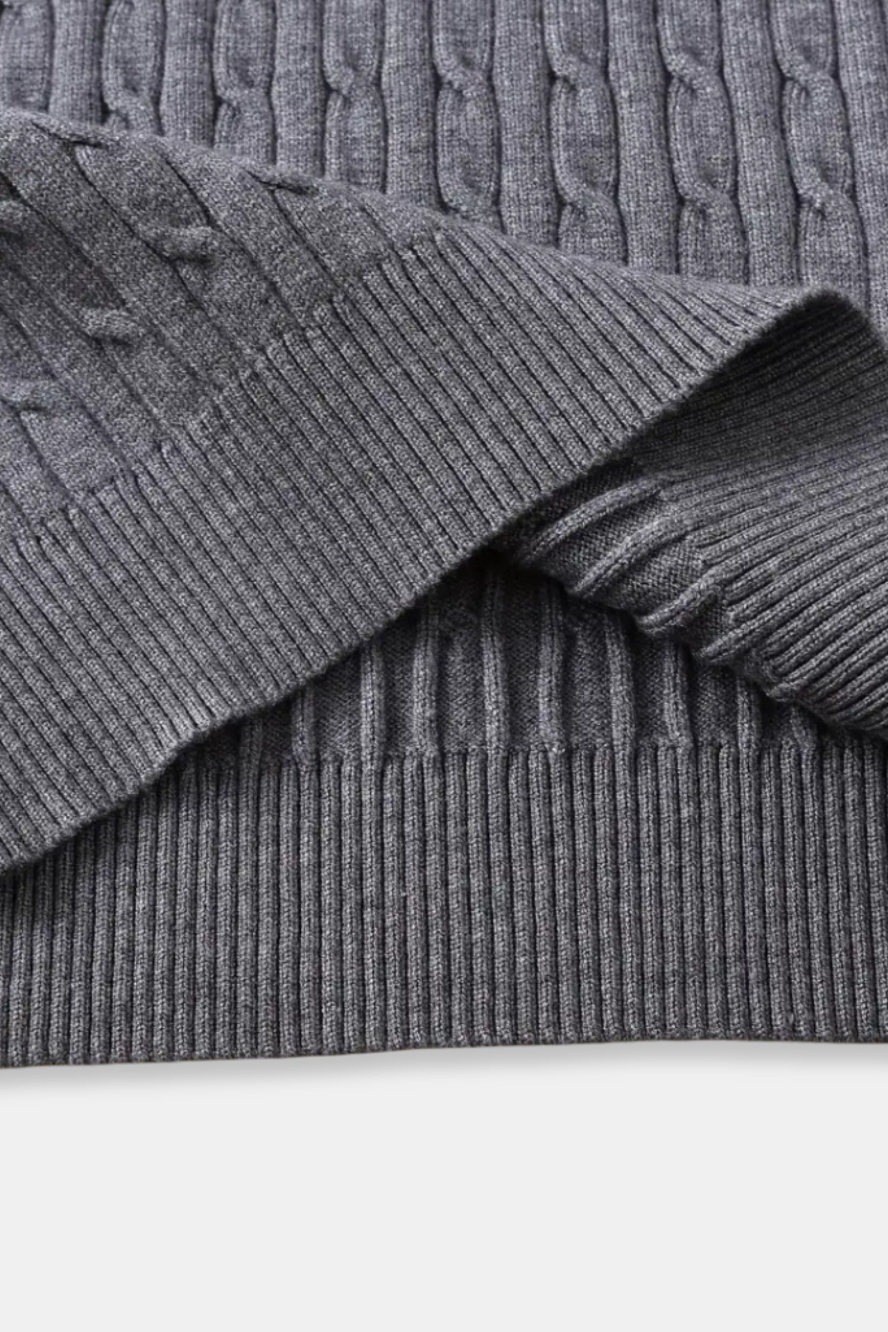 Eleganter Zopfstrickpullover mit Reißverschluss