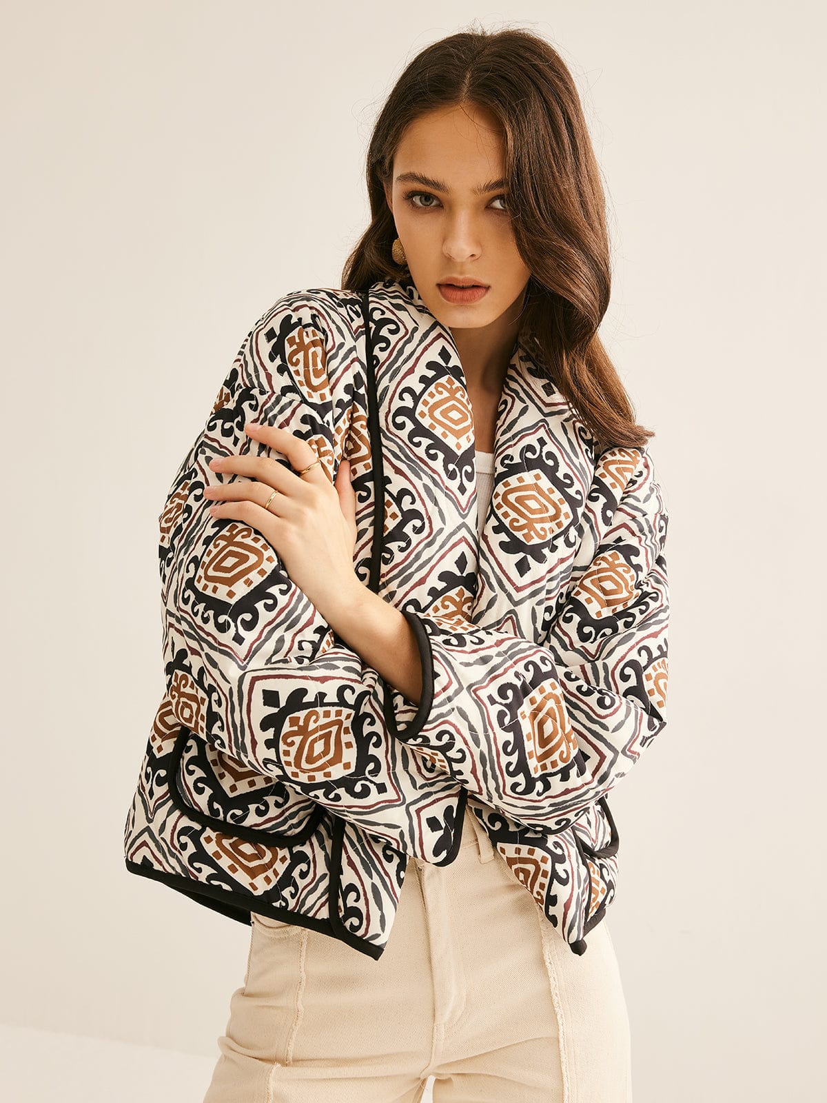 Steppjacke mit Ethno-Muster und Oversized-Schnitt