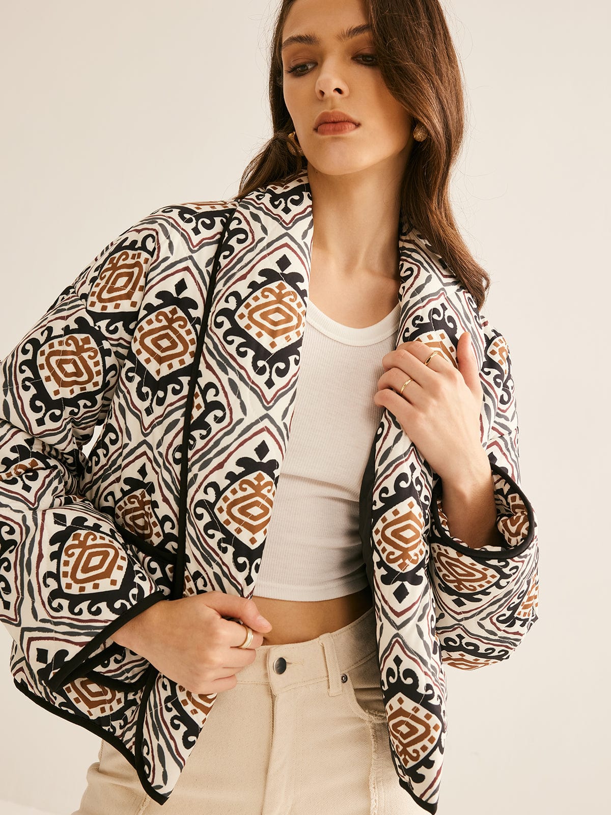 Steppjacke mit Ethno-Muster und Oversized-Schnitt