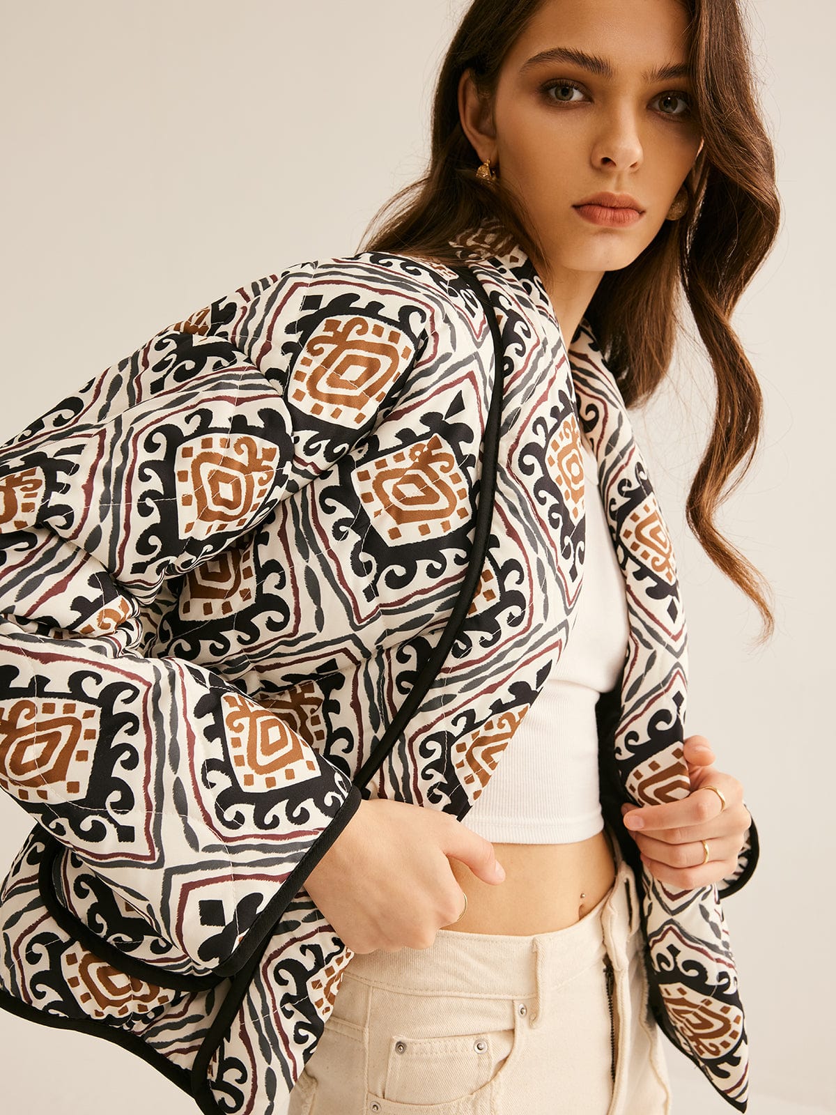 Steppjacke mit Ethno-Muster und Oversized-Schnitt