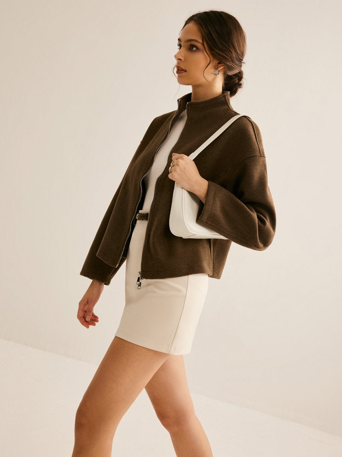 Lia | Kurze braune Jacke mit Stehkragen – Minimalistisch und elegant