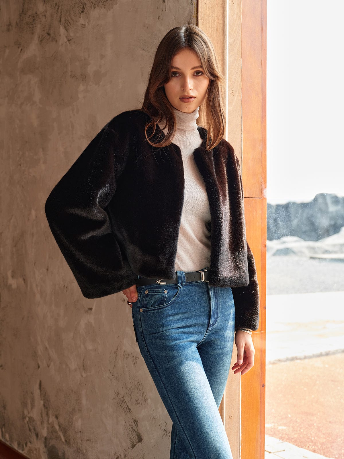 Elise | Kurze schwarze Kunstfelljacke