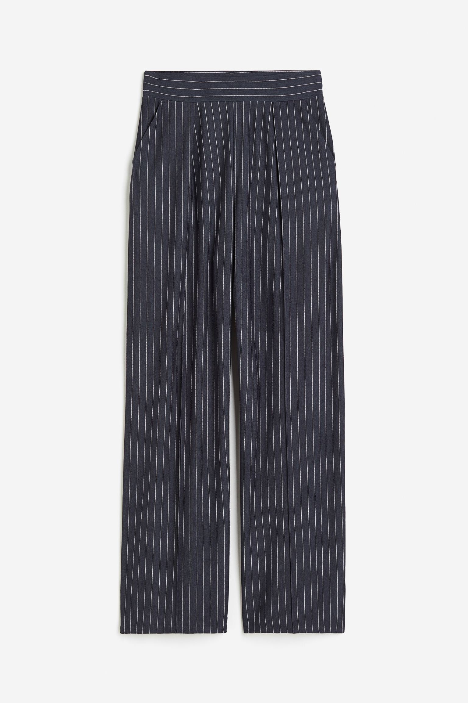 Luftige Damenhose mit weitem Schnitt und Bundfalten