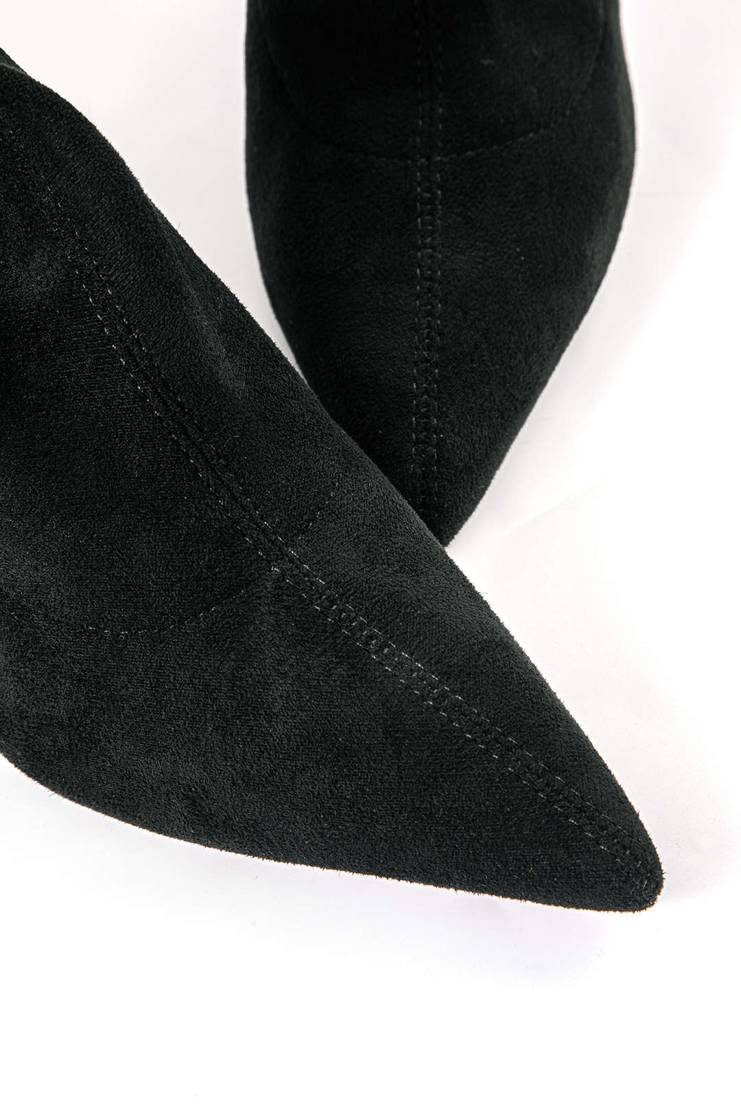 Elegante Overknee-Stiefel aus Velours – Stilvoll & Feminin