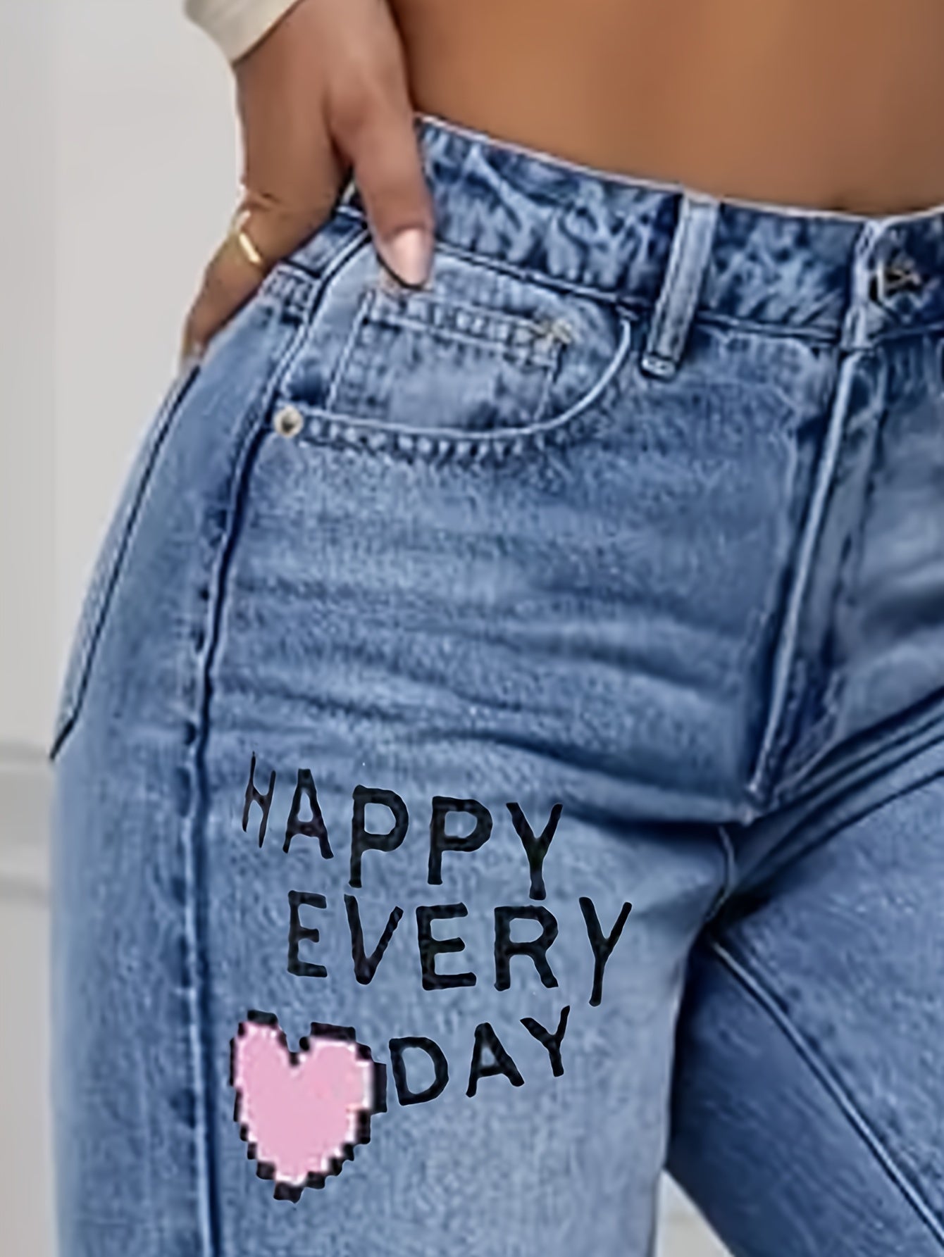 Weit geschnittene Jeans mit Herz- & Graffiti-Print – Trendige Streetstyle-Denim