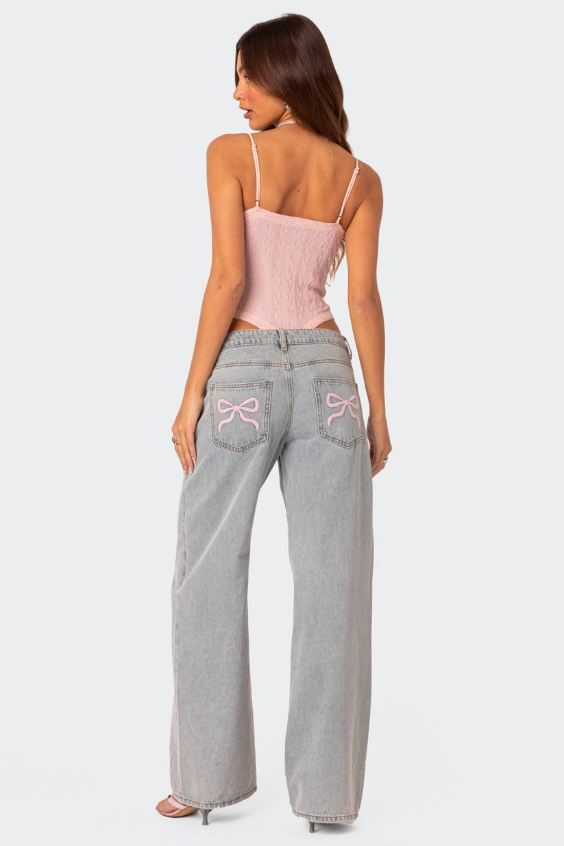 Trendige Wide-Leg Jeans mit verspielten Stickereien und modernem Schnitt