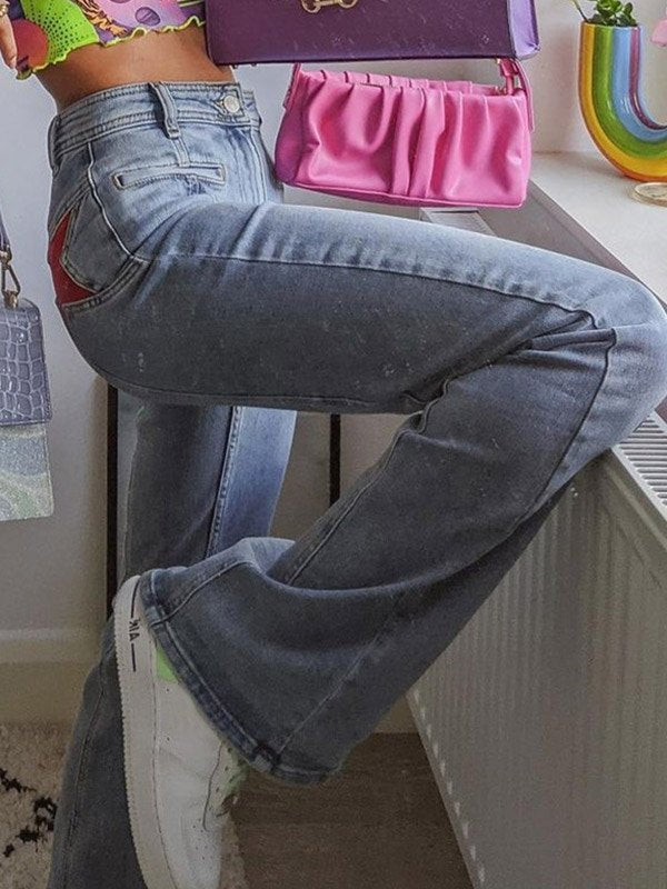 Flared Jeans mit Stern-Applikation – Hoher Bund & Vintage-Stil für Trend-Looks