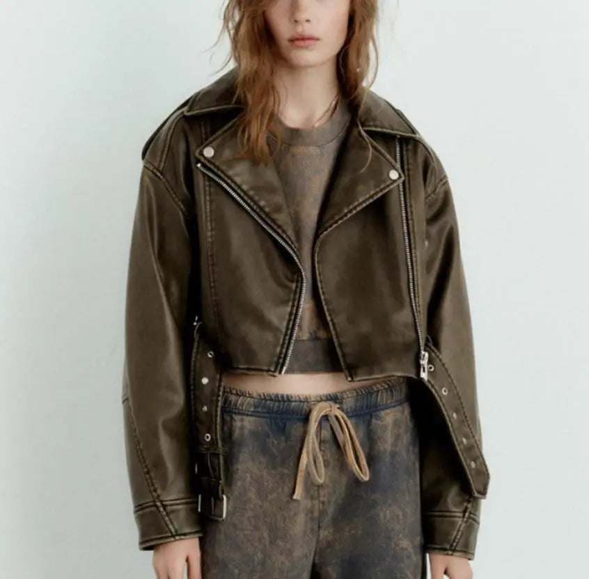 Jenne | Übergroße Cropped Bikerjacke aus Kunstleder mit Gürtel
