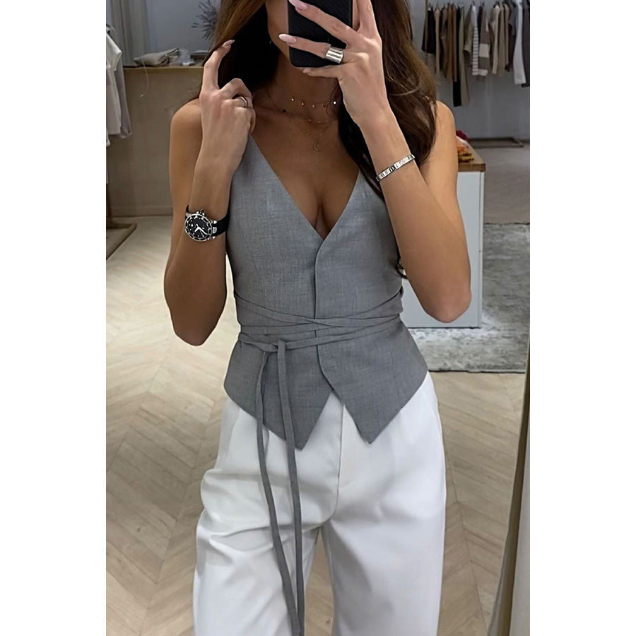 Isabella | Schwarzes ärmelloses Top mit Taillenbindung