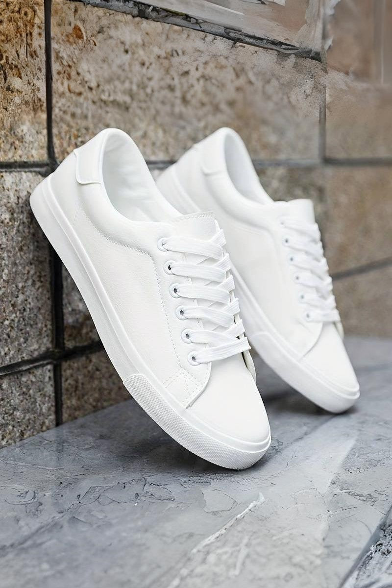 Weiße Sneaker – Schlichte Eleganz und Vielseitigkeit