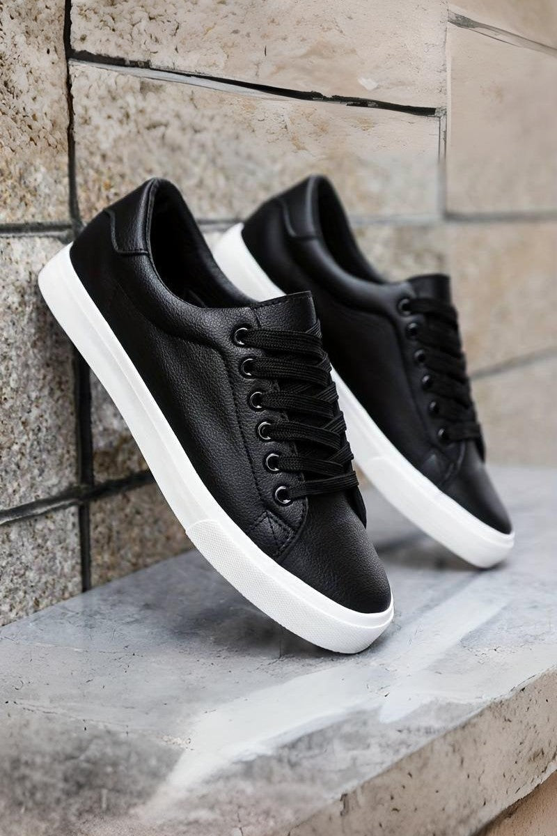 Weiße Sneaker – Schlichte Eleganz und Vielseitigkeit
