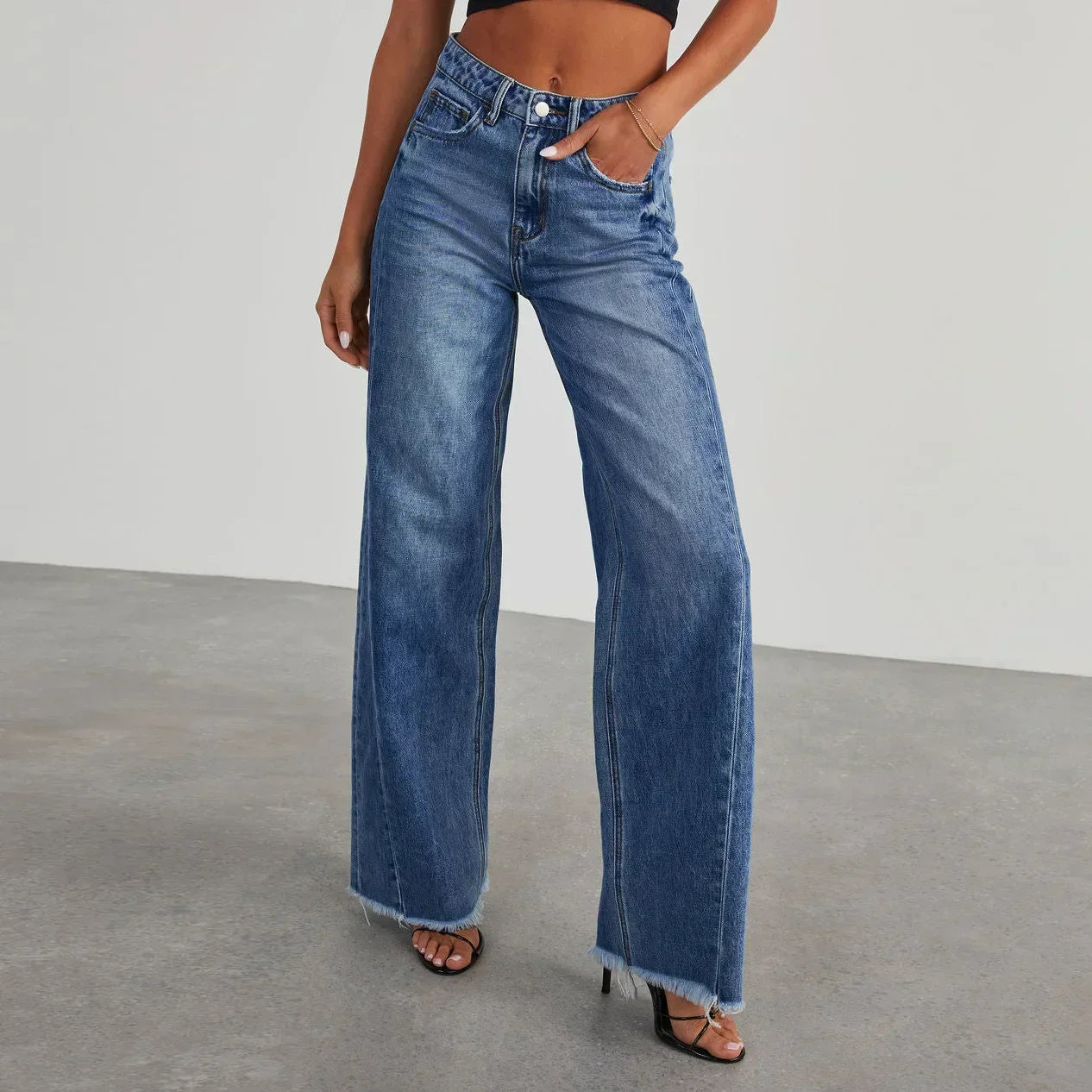 Damen-Weitbein-Jeans in Grau mit Raw-Hem
