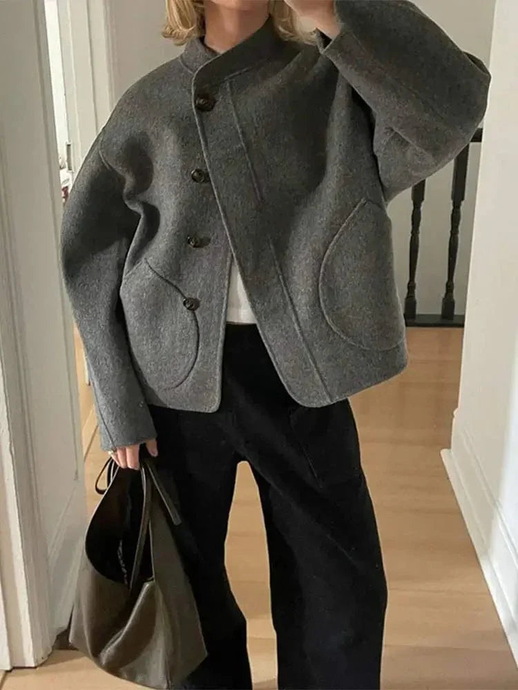 Courtney | Oversized Wolljacke mit asymmetrischer Knopfleiste und großen Taschen