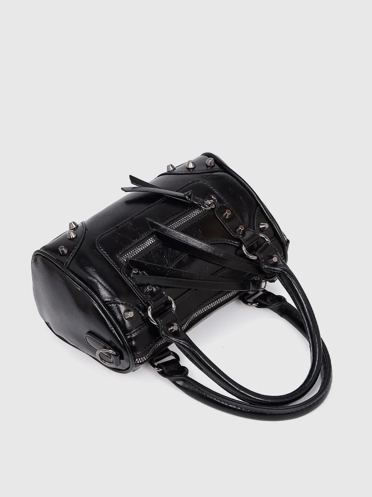 2025 Trendige Damen Schultertaschen. Design mit Leder-Nieten und Quasten