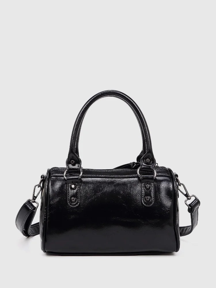 2025 Trendige Damen Schultertaschen. Design mit Leder-Nieten und Quasten