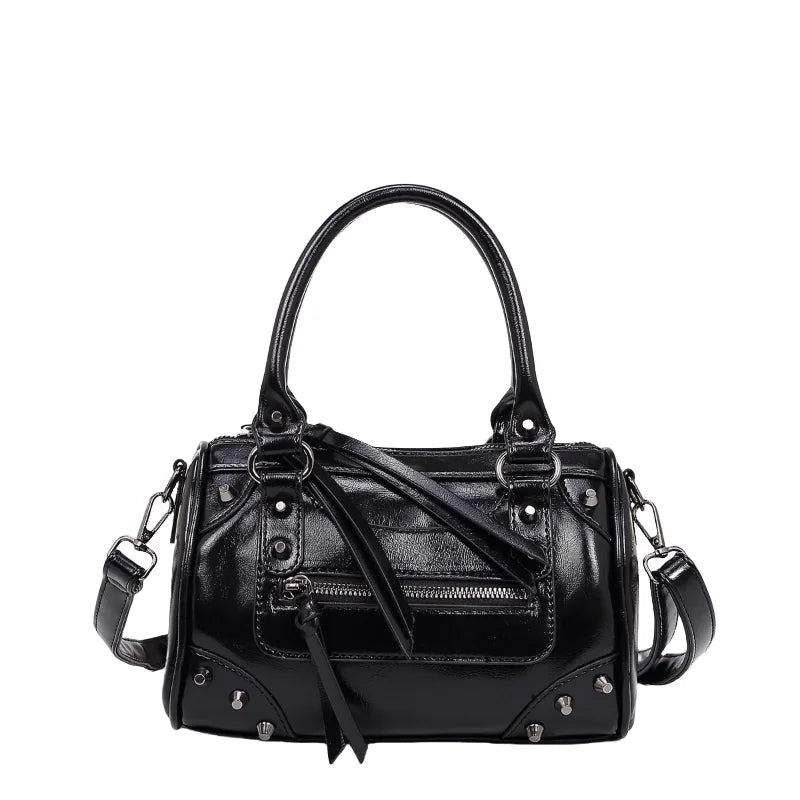 2025 Trendige Damen Schultertaschen. Design mit Leder-Nieten und Quasten