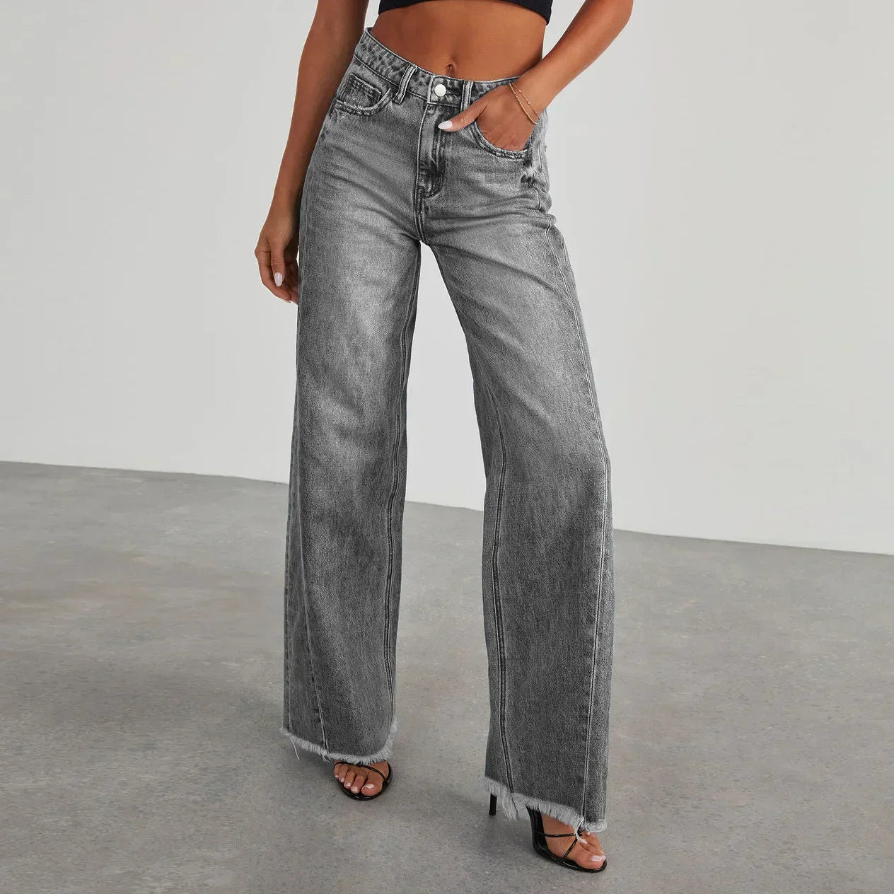 Damen-Weitbein-Jeans in Grau mit Raw-Hem
