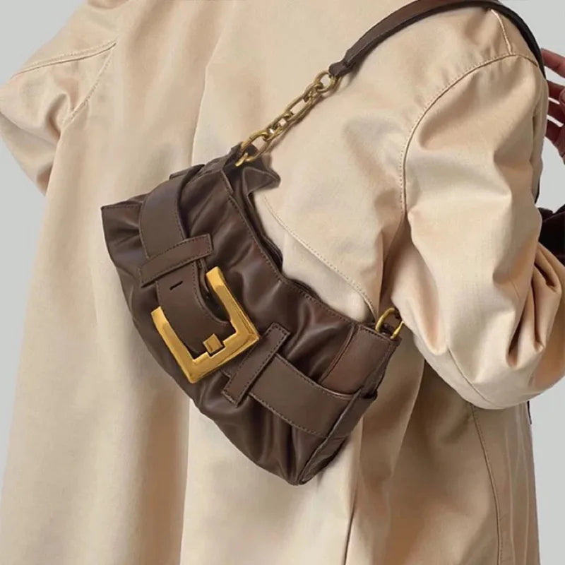 Luxuriöse Damenhandtasche aus weichem Leder. Krokodilmuster Faltentasche