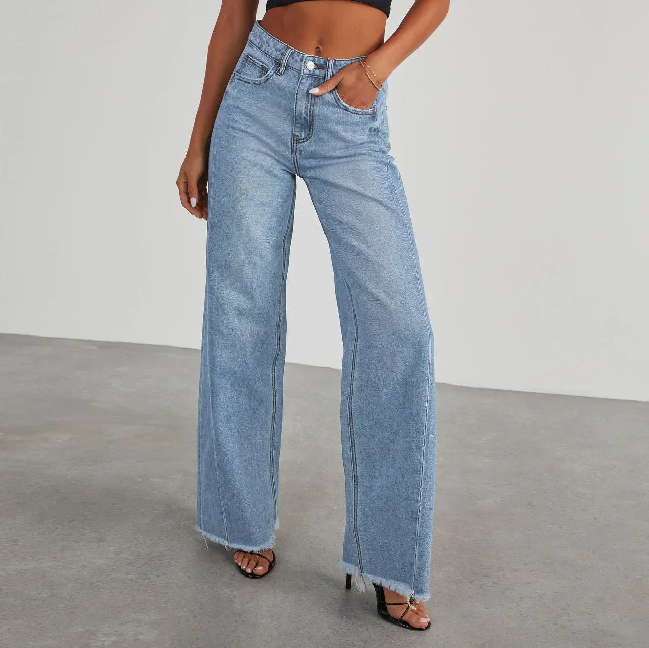 Damen-Weitbein-Jeans in Grau mit Raw-Hem