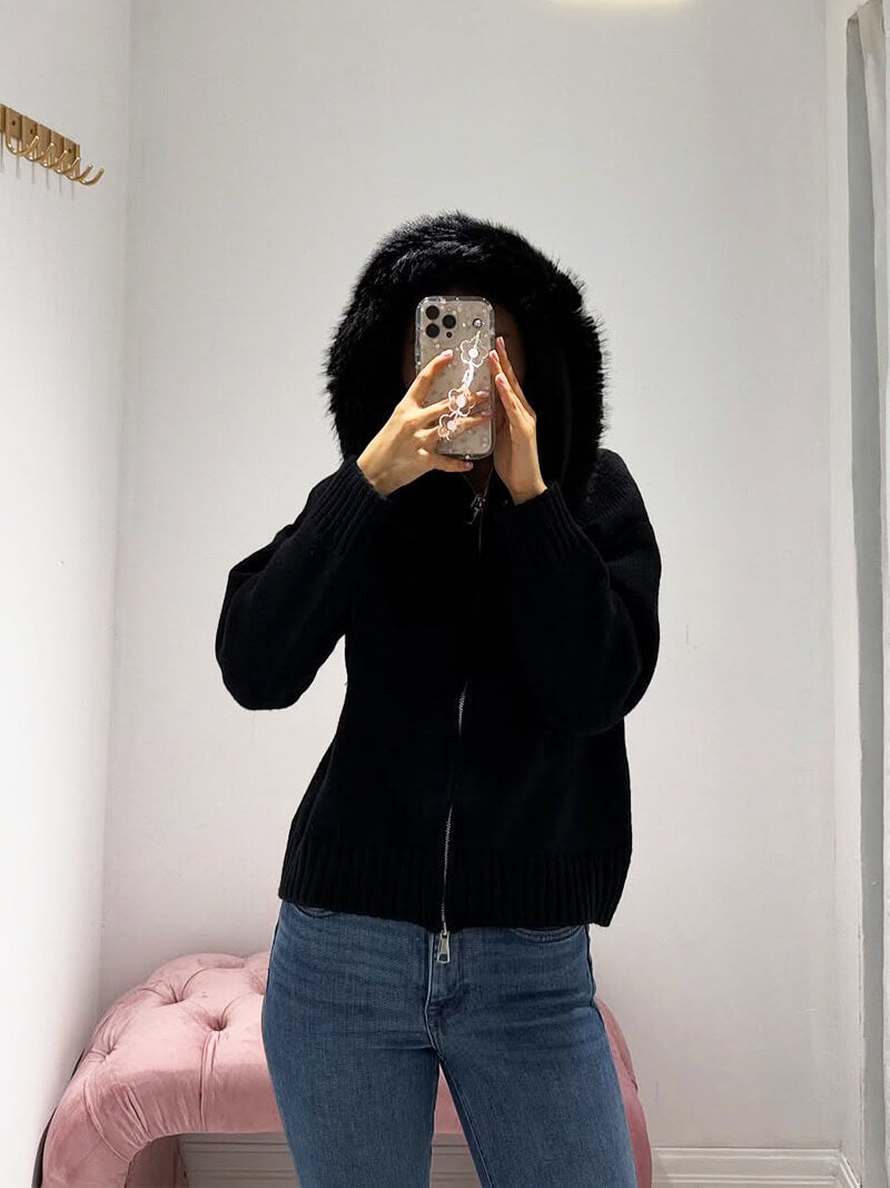 Damen Strickjacke Grau mit Kapuze und Kunstpelz – Warme Winterjacke