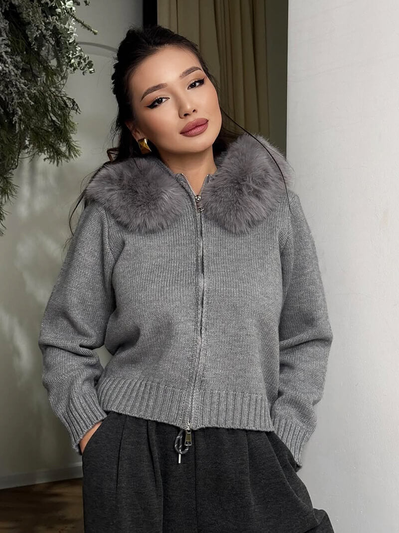 Damen Strickjacke Grau mit Kapuze und Kunstpelz – Warme Winterjacke