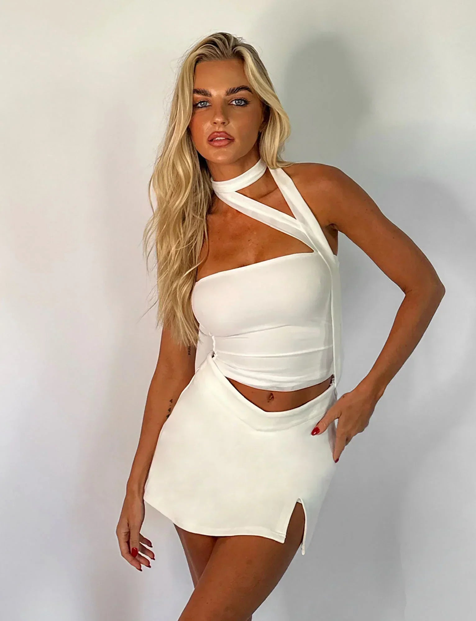 Helga | Minimalistisches Sommer-Style ärmelloses Neckholder Top