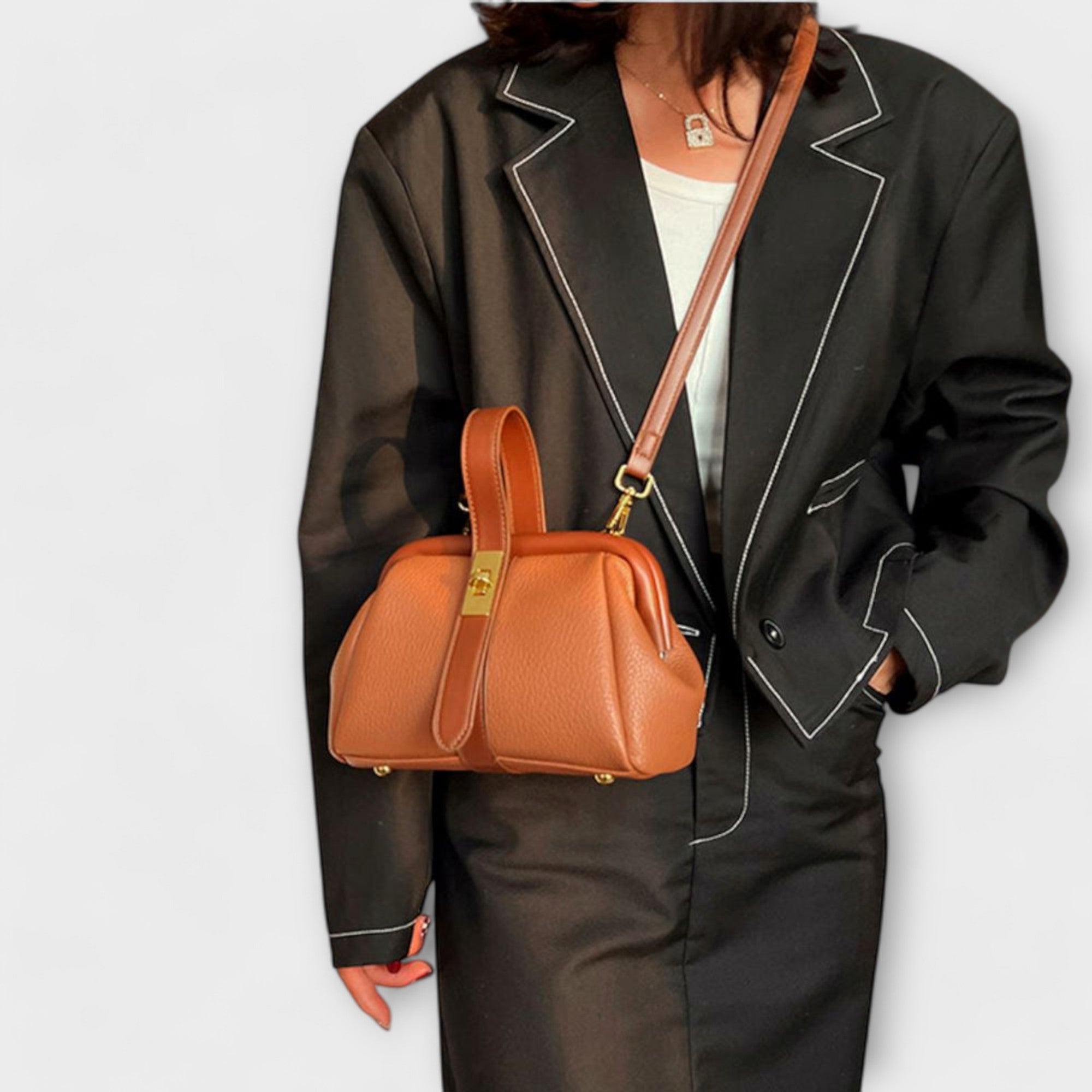Lora. - Retro-Tasche
