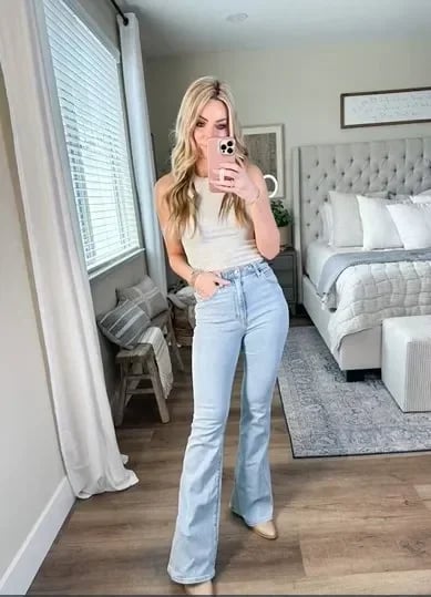High-Waist Schlagjeans mit Retro-Flair und zeitlosem Schnitt