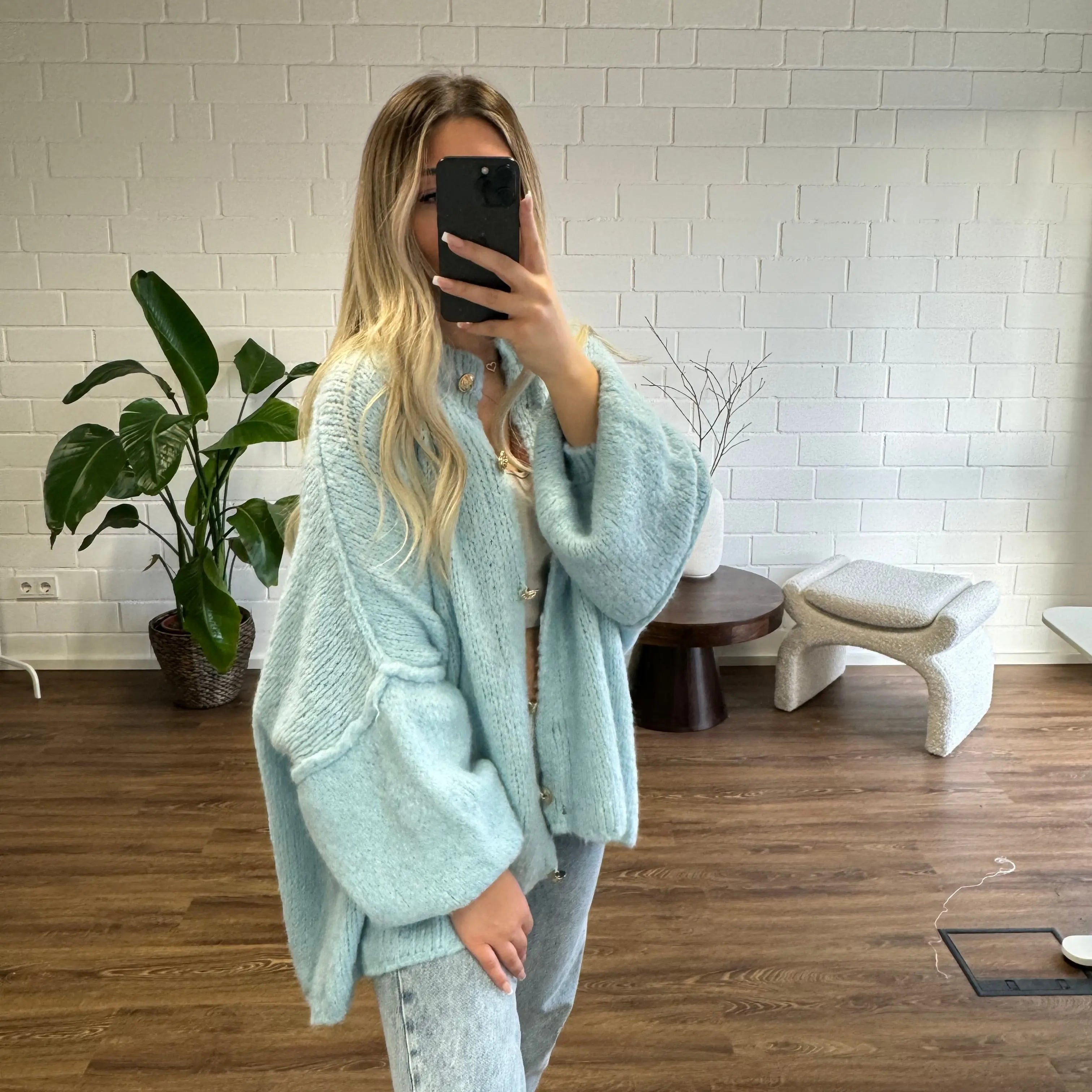Bella | Übergroße Strick-Cardigan mit Goldknöpfen