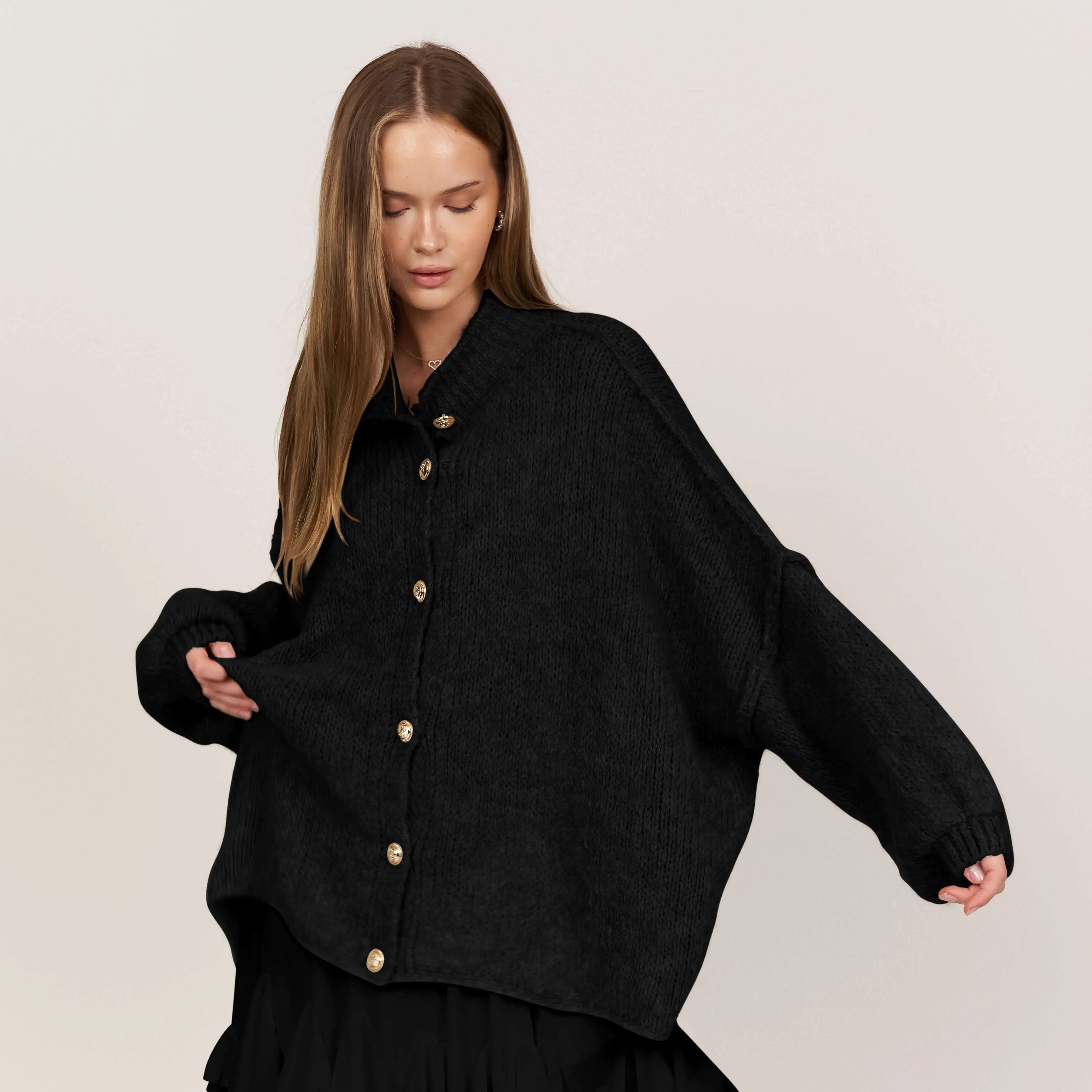 Bella | Übergroße Strick-Cardigan mit Goldknöpfen