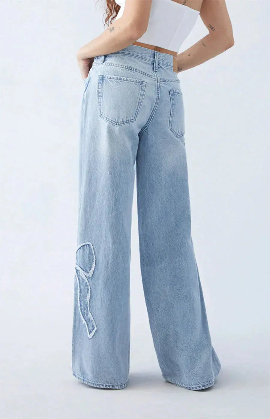 Yasmin | Gerader Schnitt Weit Bein Denim-Jeans mit  Aufnähern
